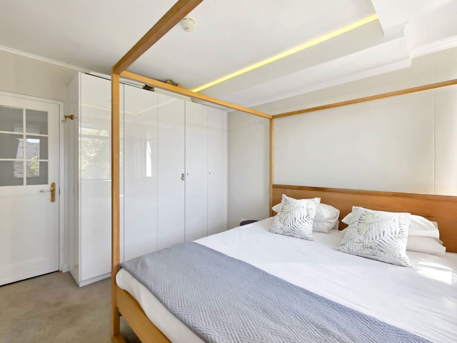 2 Bedroom Property for Sale in Sea Point Western Cape